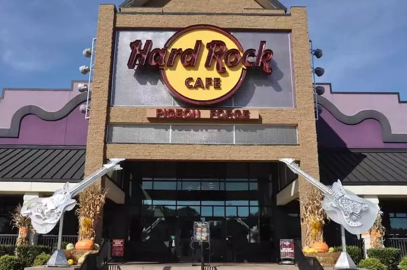 hard rock cafe in pet friendly pigeon forge