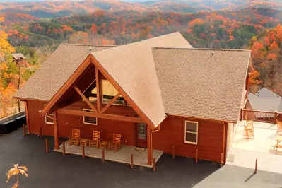 Summit Vista Lodge during fall